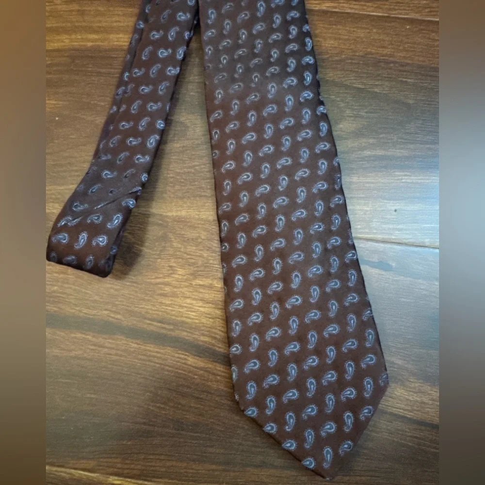 🌿END of SEASON SALE🌿BROOKS BROTHERS Dark Brown Tie with Paisley Design